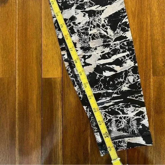 Lululemon Wunder Under leggings - Picture 9 of 10